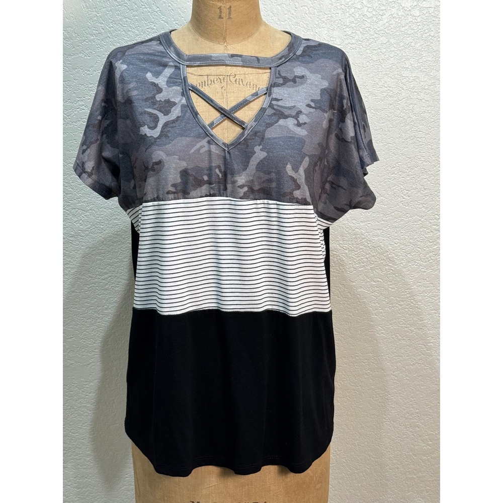Grace & Emma Camo Striped Colorblock Strappy V-Neck Top‎ Gray Black Large